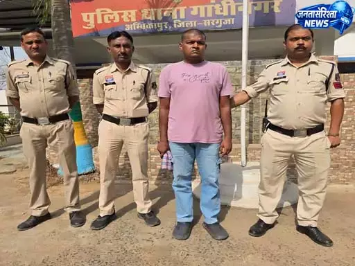 शादी का झांसा देकर दुष्कर्म और 2 लाख की ठगी, फरार आरोपी गिरफ्तार शादी का झांसा देकर दुष्कर्म और 2 लाख की ठगी, फरार आरोपी गिरफ्तार