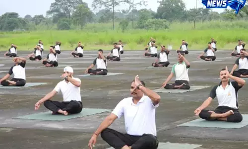 Pasighat: भारतीय सेना ने योग सत्र किया आयोजित Pasighat: भारतीय सेना ने योग सत्र किया आयोजित