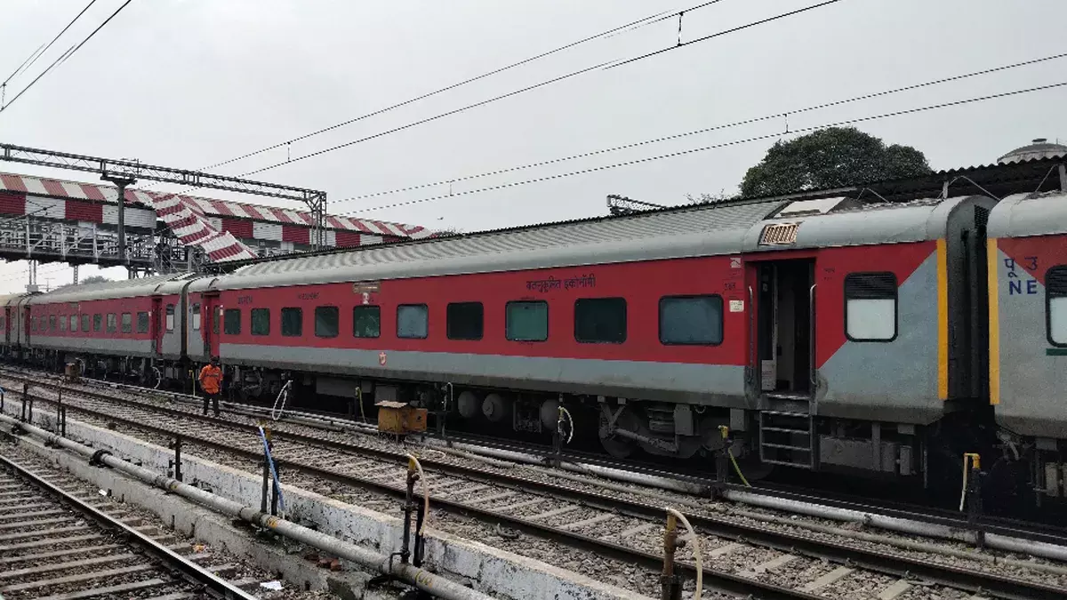 Jodhpur: रेलवे का बड़ा फैसला, स्पेशल ट्रेनों का संचालन बढ़ा और 35 कोच जोड़े Jodhpur: रेलवे का बड़ा फैसला, स्पेशल ट्रेनों का संचालन बढ़ा और 35 कोच जोड़े