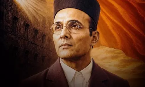वीर सावरकर की जयंती पर CM योगी समेत कई नेताओं ने दी श्रद्धांजलि वीर सावरकर की जयंती पर CM योगी समेत कई नेताओं ने दी श्रद्धांजलि