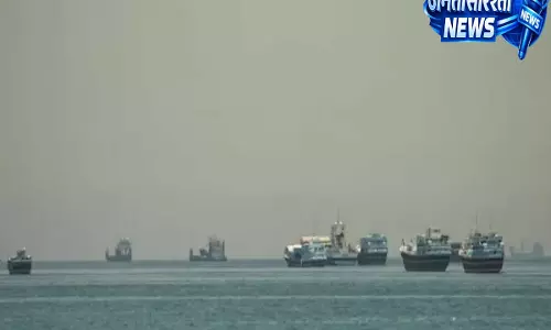Strait of Hormuz पर US-ईरान तनाव बढ़ा, अमेरिकी सेना ने ‘रक्षात्मक कार्रवाई’ में ड्रोन लॉन्च साइट पर हमला Strait of Hormuz पर US-ईरान तनाव बढ़ा, अमेरिकी सेना ने ‘रक्षात्मक कार्रवाई’ में ड्रोन लॉन्च साइट पर हमला