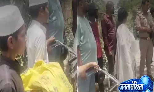 UP: गाजियाबाद में नदी में मांस फेंकने के आरोप में 3 गिरफ्तार, मेयर ने नाबालिगों पर लगाया आरोप UP: गाजियाबाद में नदी में मांस फेंकने के आरोप में 3 गिरफ्तार, मेयर ने नाबालिगों पर लगाया आरोप