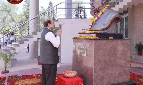 Kurukshetra क्षेत्र यूनिवर्सिटी ने नेहरू की पुण्यतिथि पर उन्हें श्रद्धांजलि दी