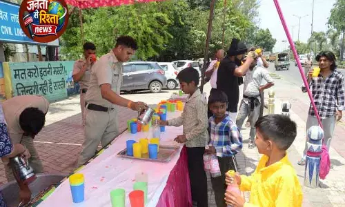 Karnal पुलिस ने गर्मी के बीच यात्रियों को राहत देने के लिए ‘छबील’ लगाई