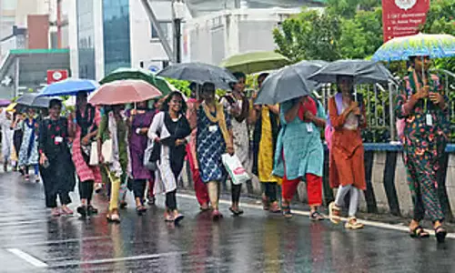 Tamil Nadu : 11 जिलों में भारी बारिश का येलो अलर्ट Tamil Nadu : 11 जिलों में भारी बारिश का येलो अलर्ट