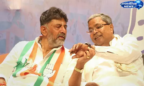 Karnataka : सिद्धारमैया के इस्तीफे की संभावना से राजनीतिक हलचल Karnataka : सिद्धारमैया के इस्तीफे की संभावना से राजनीतिक हलचल