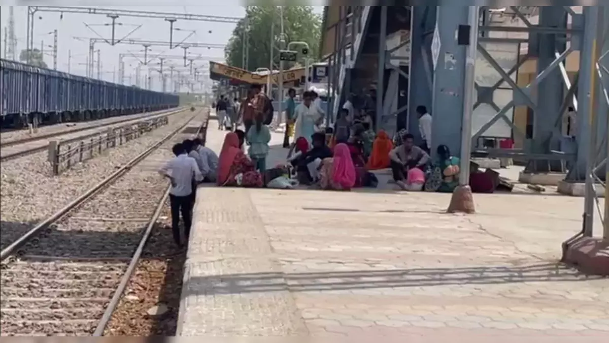 Ajmer: जोधपुर-साबरमती ट्रेन रद्द, यात्रियों को परेशानी Ajmer: जोधपुर-साबरमती ट्रेन रद्द, यात्रियों को परेशानी