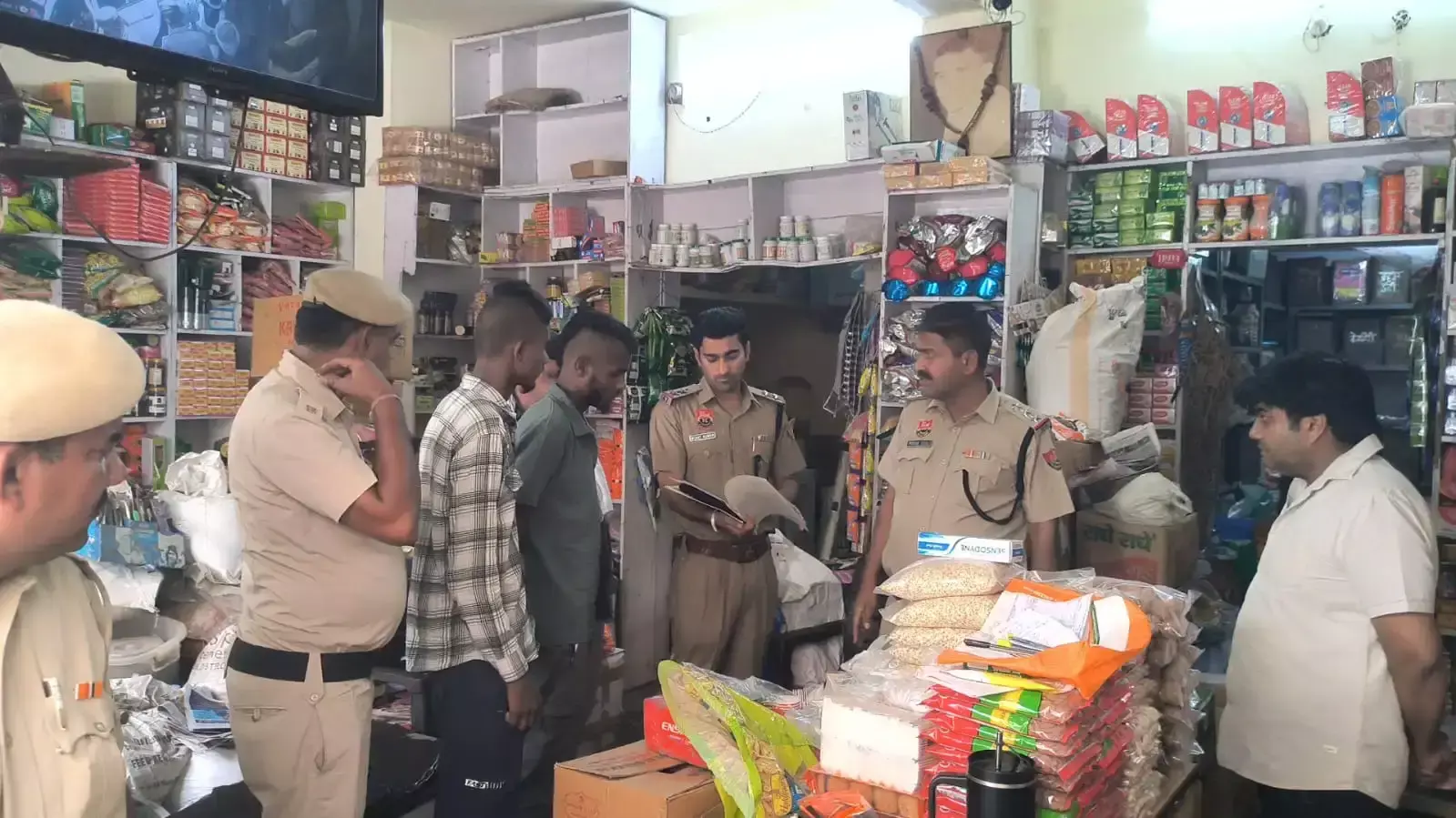 Jind: व्यापारी को धमकाने वाले बदमाशों की पुलिस ने कराई पहचान परेड Jind: व्यापारी को धमकाने वाले बदमाशों की पुलिस ने कराई पहचान परेड