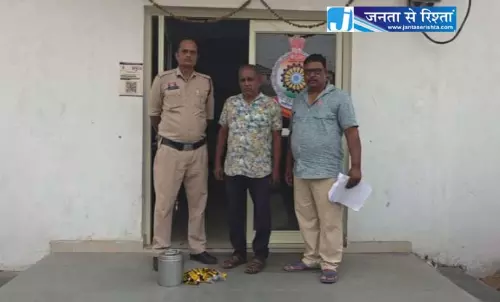 बच्चों को सोल्यूशन ट्यूब बेचने वाला किराना दुकानदार गिरफ्तार, शराब कोचिए भी पकड़ाए बच्चों को सोल्यूशन ट्यूब बेचने वाला किराना दुकानदार गिरफ्तार, शराब कोचिए भी पकड़ाए