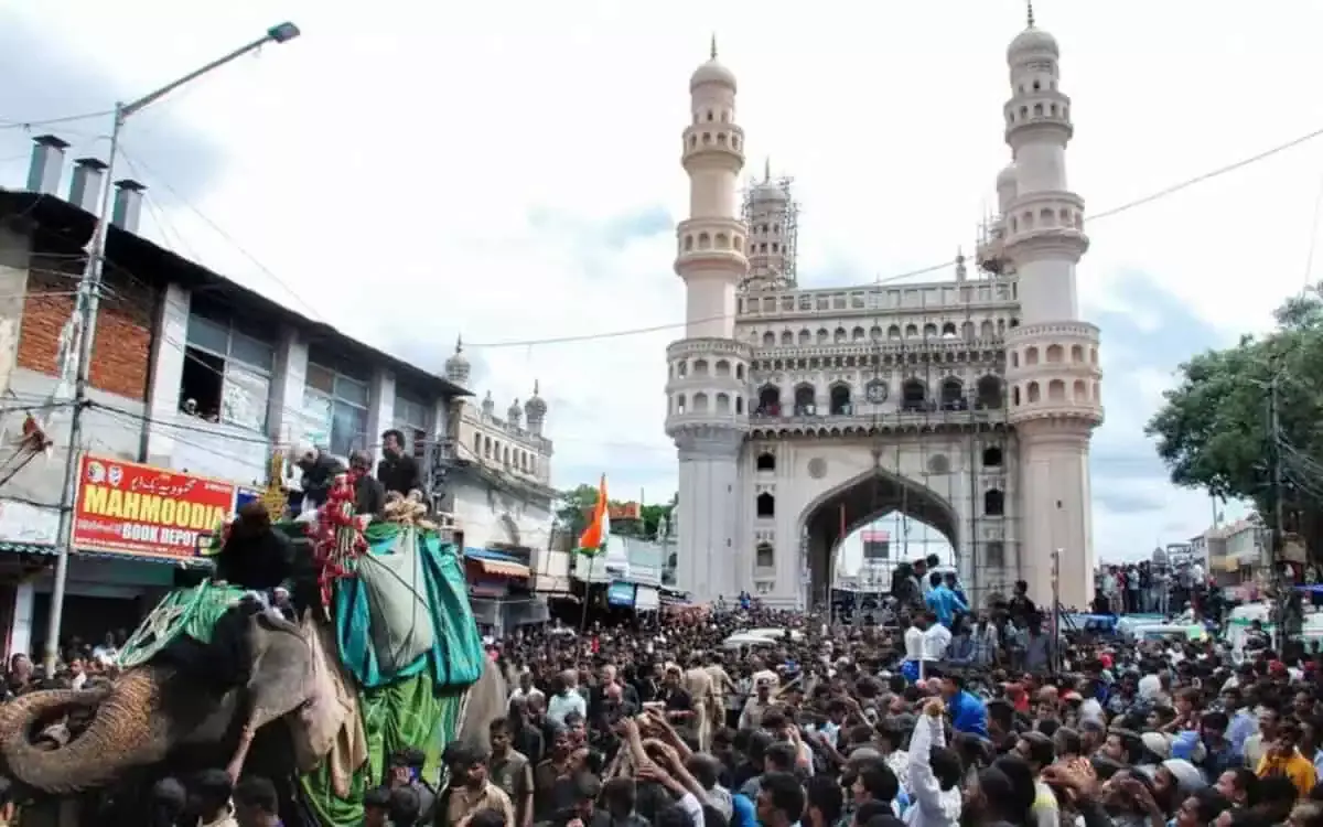 Hyderabad: बीबी-का-आलम जुलूस में मैकेनिकल हाथी की एंट्री की तैयारी, परंपरा और पशु कल्याण पर छिड़ी बहस