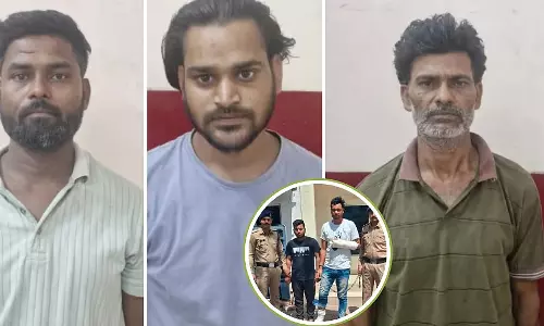 Indore : पेट्रोल पंप हत्याकांड में पुलिस की बड़ी कार्रवाई, पांच गिरफ्तार Indore : पेट्रोल पंप हत्याकांड में पुलिस की बड़ी कार्रवाई, पांच गिरफ्तार