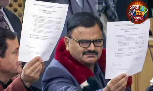 Jammu अतिक्रमण विरोधी अभियान के बाद मंत्री ने सिधरा परिवारों से मुलाकात की Jammu अतिक्रमण विरोधी अभियान के बाद मंत्री ने सिधरा परिवारों से मुलाकात की