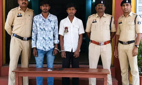 भखारा शराब दुकान परिसर में लूट की वारदात का खुलासा, 3 बदमाश गिरफ्तार भखारा शराब दुकान परिसर में लूट की वारदात का खुलासा, 3 बदमाश गिरफ्तार
