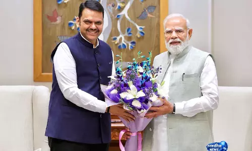 महाराष्ट्र के CM फडणवीस ने PM मोदी से मुलाक़ात की; परियोजनाओं और बुनियादी ढांचे पर चर्चा की