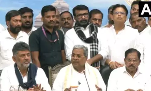 सिद्धारमैया अपने कार्यकाल के बारे में बात करते हुए भावुक सिद्धारमैया अपने कार्यकाल के बारे में बात करते हुए भावुक