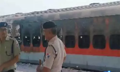 मधुबनी स्टेशन पर Jaynagar-उधना अंत्योदय एक्सप्रेस के खाली डिब्बों में आग लगी