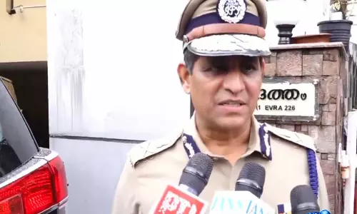 केरल पुलिस ने पिनाराई विजयन के आवास के बाहर ED के वाहन पर हमले के मामले में 8 लोगों के खिलाफ केस दर्ज किया केरल पुलिस ने पिनाराई विजयन के आवास के बाहर ED के वाहन पर हमले के मामले में 8 लोगों के खिलाफ केस दर्ज किया
