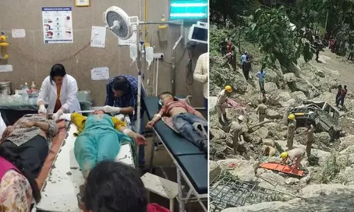 Kullu : खाई में गिरी टैक्सी, 3 महिलाओं की मौत, 11 लोग थे सवार Kullu : खाई में गिरी टैक्सी, 3 महिलाओं की मौत, 11 लोग थे सवार