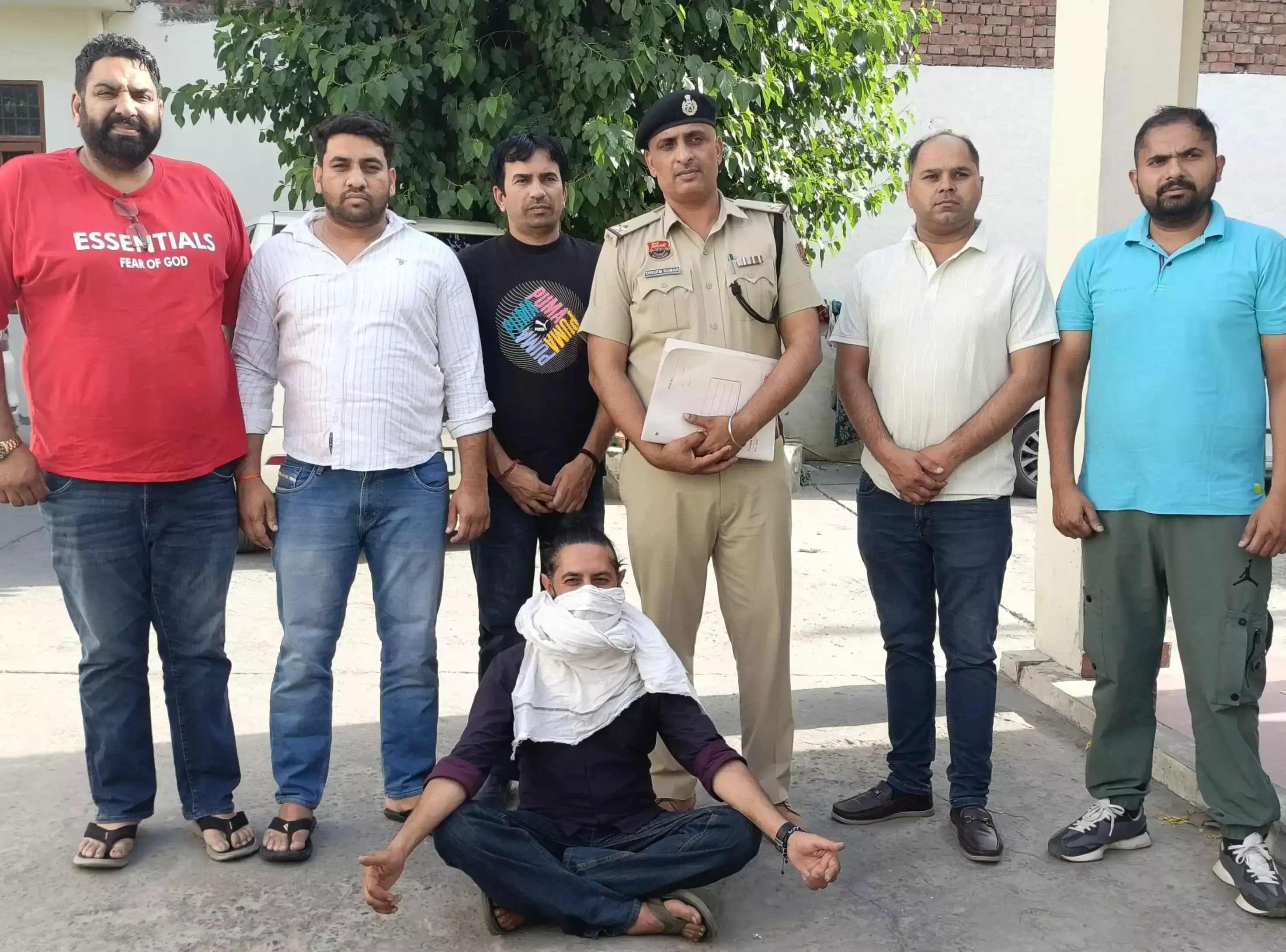 Kaithal: कैथल में विदेशी युवक से चरस बरामद, पुलिस ने किया गिरफ्तार Kaithal: कैथल में विदेशी युवक से चरस बरामद, पुलिस ने किया गिरफ्तार