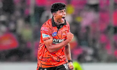 IPL में बल्लेबाजों का दबदबा, बढ़ते स्कोर रेट ने गेंदबाजों को नई रणनीति अपनाने पर मजबूर किया IPL में बल्लेबाजों का दबदबा, बढ़ते स्कोर रेट ने गेंदबाजों को नई रणनीति अपनाने पर मजबूर किया