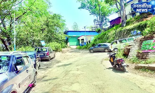 सडक़ किनारे पार्किंग से एंबुलेंस सेवाएं प्रभावित