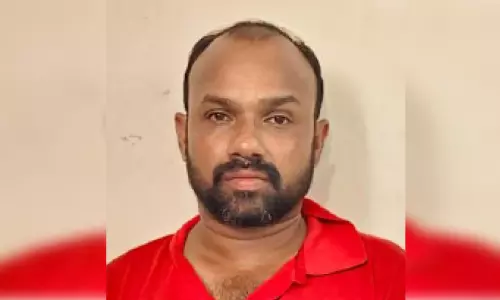 Palarivattom : महिला छात्रावास में घुसकर दुष्कर्म के प्रयास का आरोपी गिरफ्तार Palarivattom : महिला छात्रावास में घुसकर दुष्कर्म के प्रयास का आरोपी गिरफ्तार
