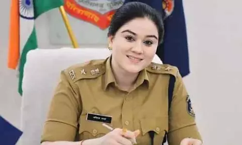 IPS अंकिता शर्मा ने शराबी आरक्षकों को किया सस्पेंड IPS अंकिता शर्मा ने शराबी आरक्षकों को किया सस्पेंड