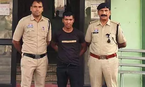 स्कूल से सिलिंग फैन वायर और कम्प्रेसर चोरी, शातिर गिरफ्तार स्कूल से सिलिंग फैन वायर और कम्प्रेसर चोरी, शातिर गिरफ्तार
