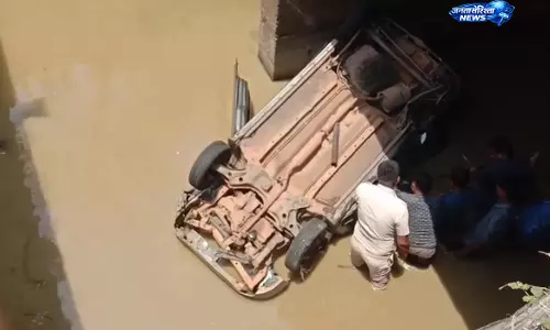 Odisha : कार पुल से फिसलकर नदी में गिरी, दो लोगों की मौत Odisha : कार पुल से फिसलकर नदी में गिरी, दो लोगों की मौत
