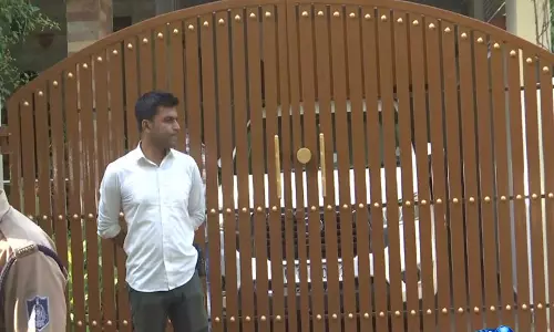 न्याय की ओर कदम: HC के आदेश के बाद CBI ने ट्विशा शर्मा की मौत के मामले में गिरिबाला सिंह को किया गिरफ़्तार न्याय की ओर कदम: HC के आदेश के बाद CBI ने ट्विशा शर्मा की मौत के मामले में गिरिबाला सिंह को किया गिरफ़्तार