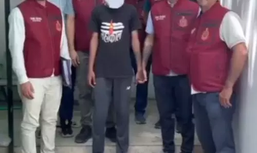 पर्वत मर्डर केस: क्राइम ब्रांच ने मुख्य आरोपी को किया गिरफ्तार, एक नाबालिग को भी पकड़ा पर्वत मर्डर केस: क्राइम ब्रांच ने मुख्य आरोपी को किया गिरफ्तार, एक नाबालिग को भी पकड़ा