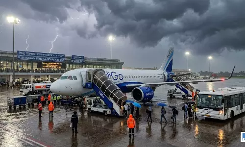 खराब मौसम के कारण सीएम सिद्धारमैया की फ्लाइट डायवर्ट, कई नेता थे सवार खराब मौसम के कारण सीएम सिद्धारमैया की फ्लाइट डायवर्ट, कई नेता थे सवार