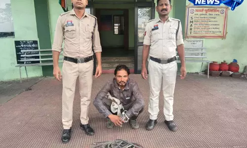 गेरवानी स्कूल में चोरी का खुलासा, सिलिंग फैन-वायर बेचने घूम रहा आरोपी गिरफ्तार गेरवानी स्कूल में चोरी का खुलासा, सिलिंग फैन-वायर बेचने घूम रहा आरोपी गिरफ्तार