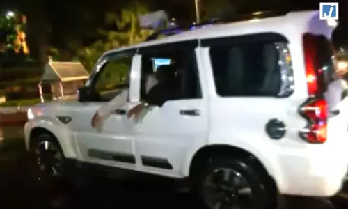 अशोका होटल पहुंचे मुख्यमंत्री सम्राट चौधरी, अहम बैठक में होंगे शामिल अशोका होटल पहुंचे मुख्यमंत्री सम्राट चौधरी, अहम बैठक में होंगे शामिल