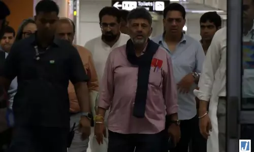 दिल्ली पहुंचे डीके शिवकुमार, बोले दिल्ली पहुंचे डीके शिवकुमार, बोले