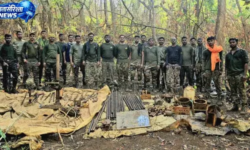 माओवादी हथियार निर्माण केंद्र का भंडाफोड़, भारी विस्फोटक और हथियार बरामद माओवादी हथियार निर्माण केंद्र का भंडाफोड़, भारी विस्फोटक और हथियार बरामद