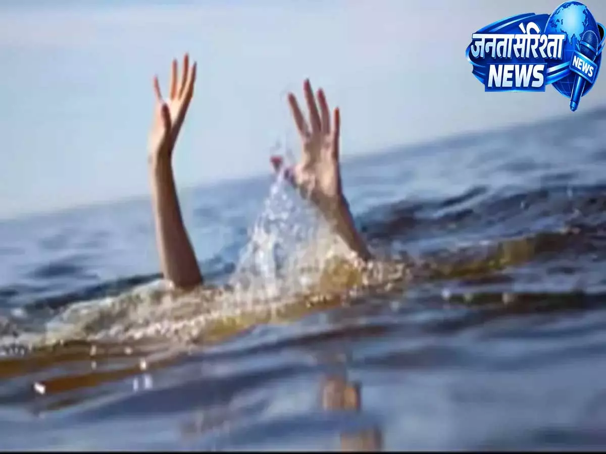 Mumbai: मछली पकड़ने का सफर बना हादसा, खार डांडा तट के पास नाव पलटने से मछुआरे की मौत Mumbai: मछली पकड़ने का सफर बना हादसा, खार डांडा तट के पास नाव पलटने से मछुआरे की मौत
