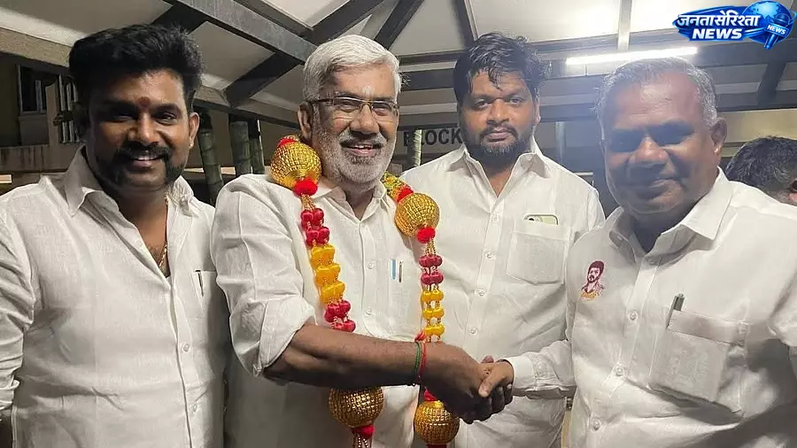 AIADMK नेता वेल्लमंडी नटराजन का TVK में प्रवेश, राजनीतिक हलचल तेज AIADMK नेता वेल्लमंडी नटराजन का TVK में प्रवेश, राजनीतिक हलचल तेज