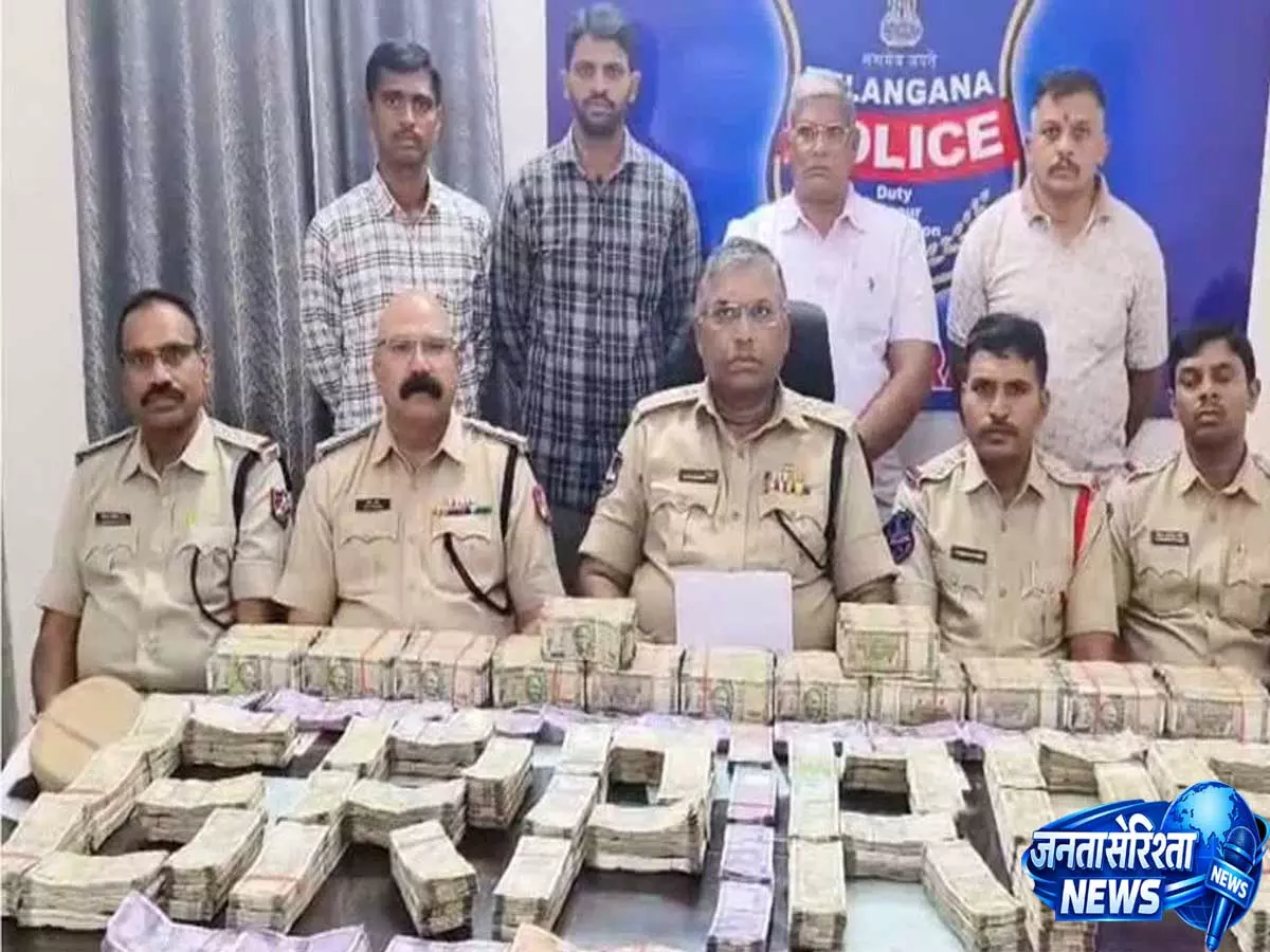 Secunderabad: देवगिरी एक्सप्रेस से यात्री के पास से 1.22 करोड़ रुपये का हवाला कैश बरामद Secunderabad: देवगिरी एक्सप्रेस से यात्री के पास से 1.22 करोड़ रुपये का हवाला कैश बरामद
