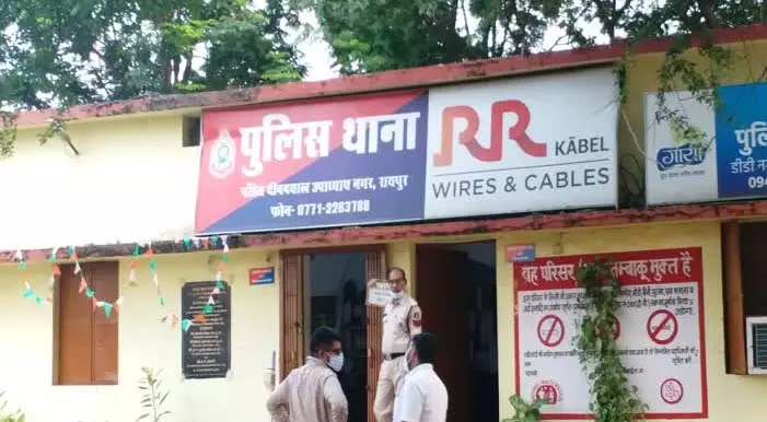 रायपुर : गहने लेकर नवविवाहिता हुई गायब, पति ने बताया लूटेरी दुल्हन रायपुर : गहने लेकर नवविवाहिता हुई गायब, पति ने बताया लूटेरी दुल्हन