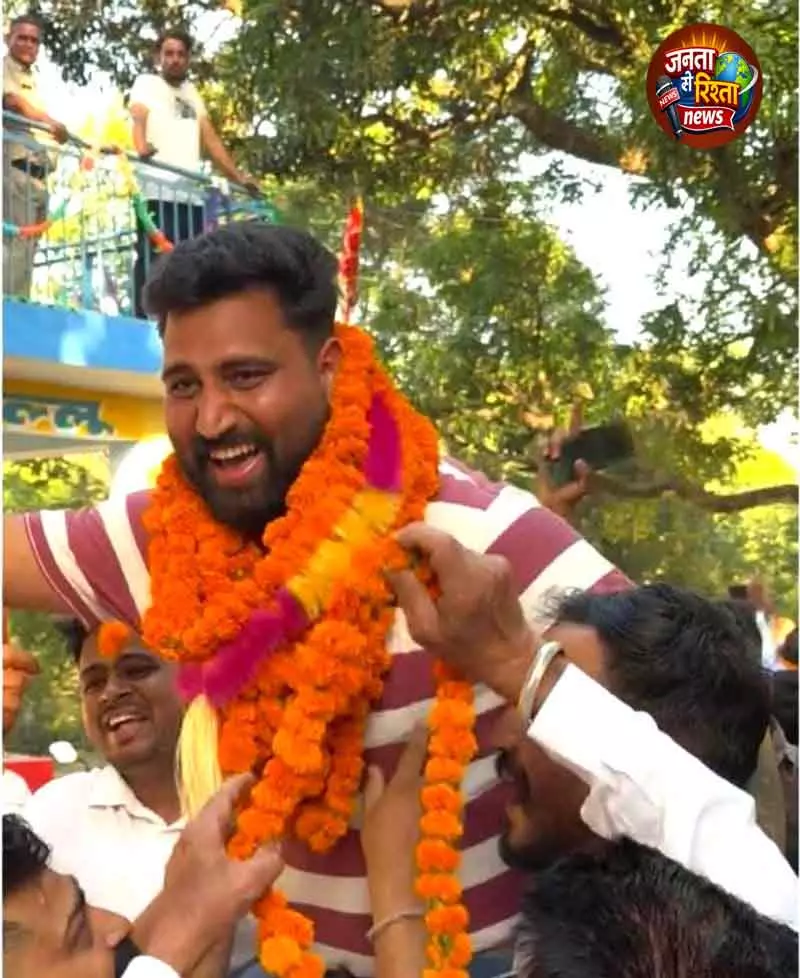 Himachal में पिता की बगावत नाकाम, बेटे ने प्रधान चुनाव 11 वोटों से जीता Himachal में पिता की बगावत नाकाम, बेटे ने प्रधान चुनाव 11 वोटों से जीता