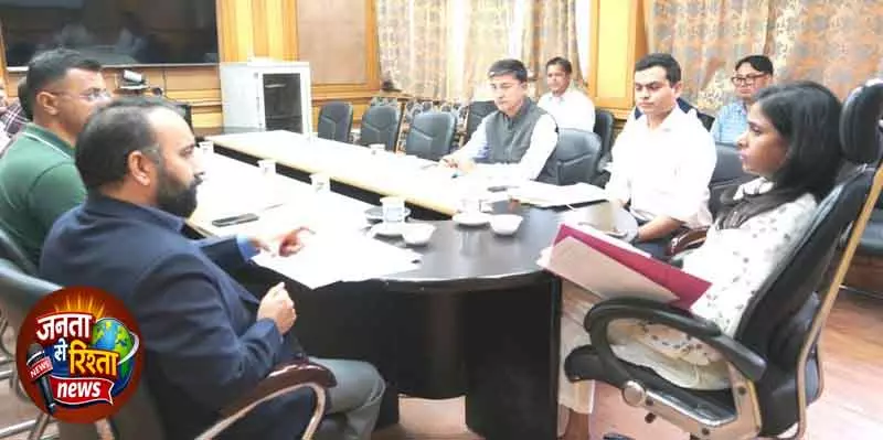 Shimla रेवेन्यू मामलों के जल्द निपटारे के निर्देश Shimla रेवेन्यू मामलों के जल्द निपटारे के निर्देश