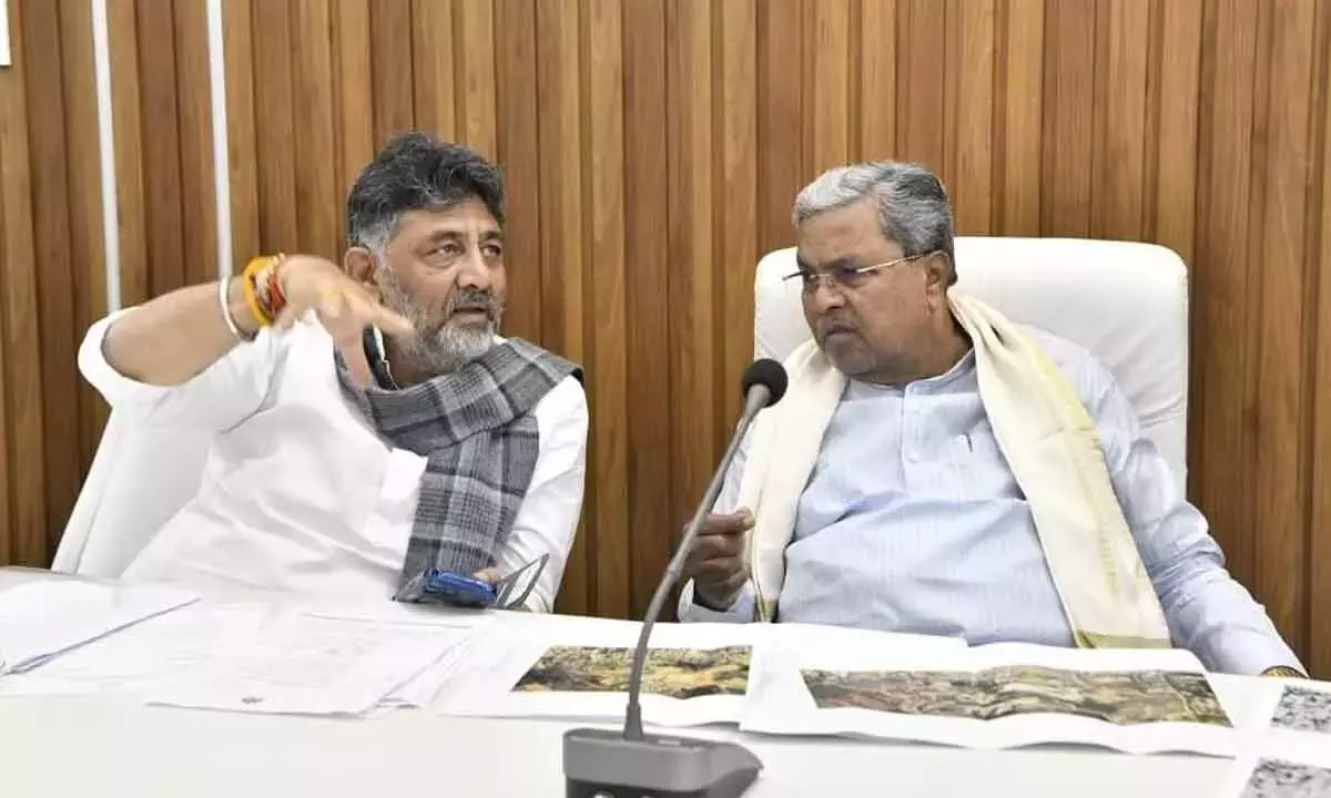 Karnataka: सिद्धारमैया के इस्तीफे की संभावना, डीके शिवकुमार शीर्ष दावेदार के रूप में उभरे Karnataka: सिद्धारमैया के इस्तीफे की संभावना, डीके शिवकुमार शीर्ष दावेदार के रूप में उभरे