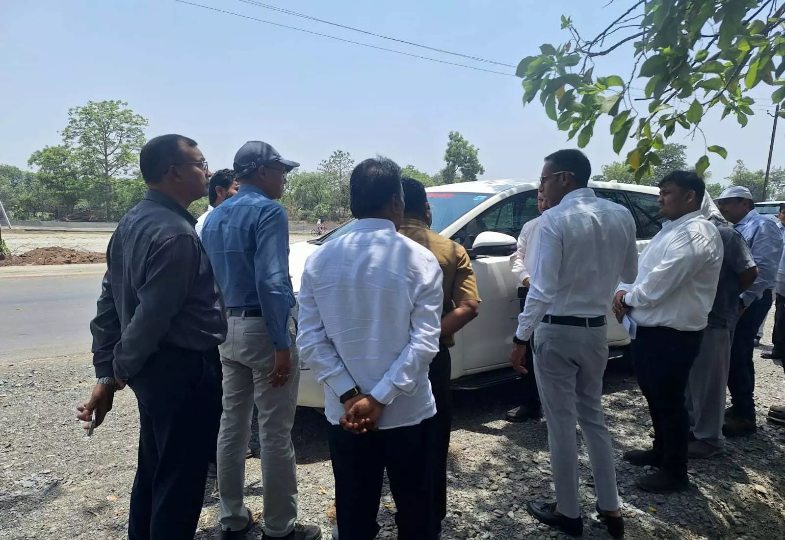 लोक निर्माण विभाग के सचिव ने सड़कों का काम देखा लोक निर्माण विभाग के सचिव ने सड़कों का काम देखा