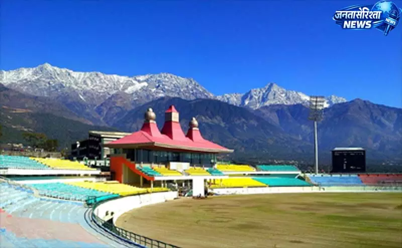 धर्मशाला स्टेडियम में लेजर शो, आतिशबाजी से बनी रोमांचक शाम धर्मशाला स्टेडियम में लेजर शो, आतिशबाजी से बनी रोमांचक शाम