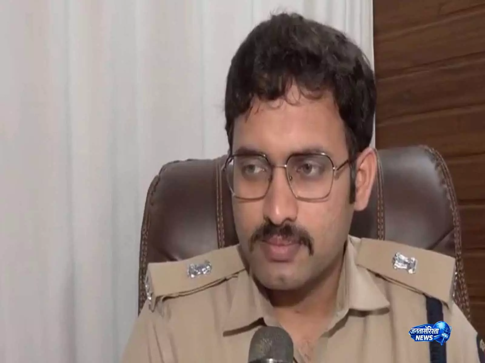 Mumbai: बकरीद शांतिपूर्ण ढंग से मनाने के लिए 550 पुलिसकर्मी तैनात, सोशल मीडिया पर भी नज़र Mumbai: बकरीद शांतिपूर्ण ढंग से मनाने के लिए 550 पुलिसकर्मी तैनात, सोशल मीडिया पर भी नज़र