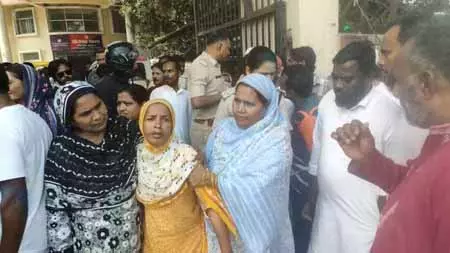 मारपीट में घायल युवक की इलाज के दौरान मौत, परिजनों ने थाना घेरा मारपीट में घायल युवक की इलाज के दौरान मौत, परिजनों ने थाना घेरा