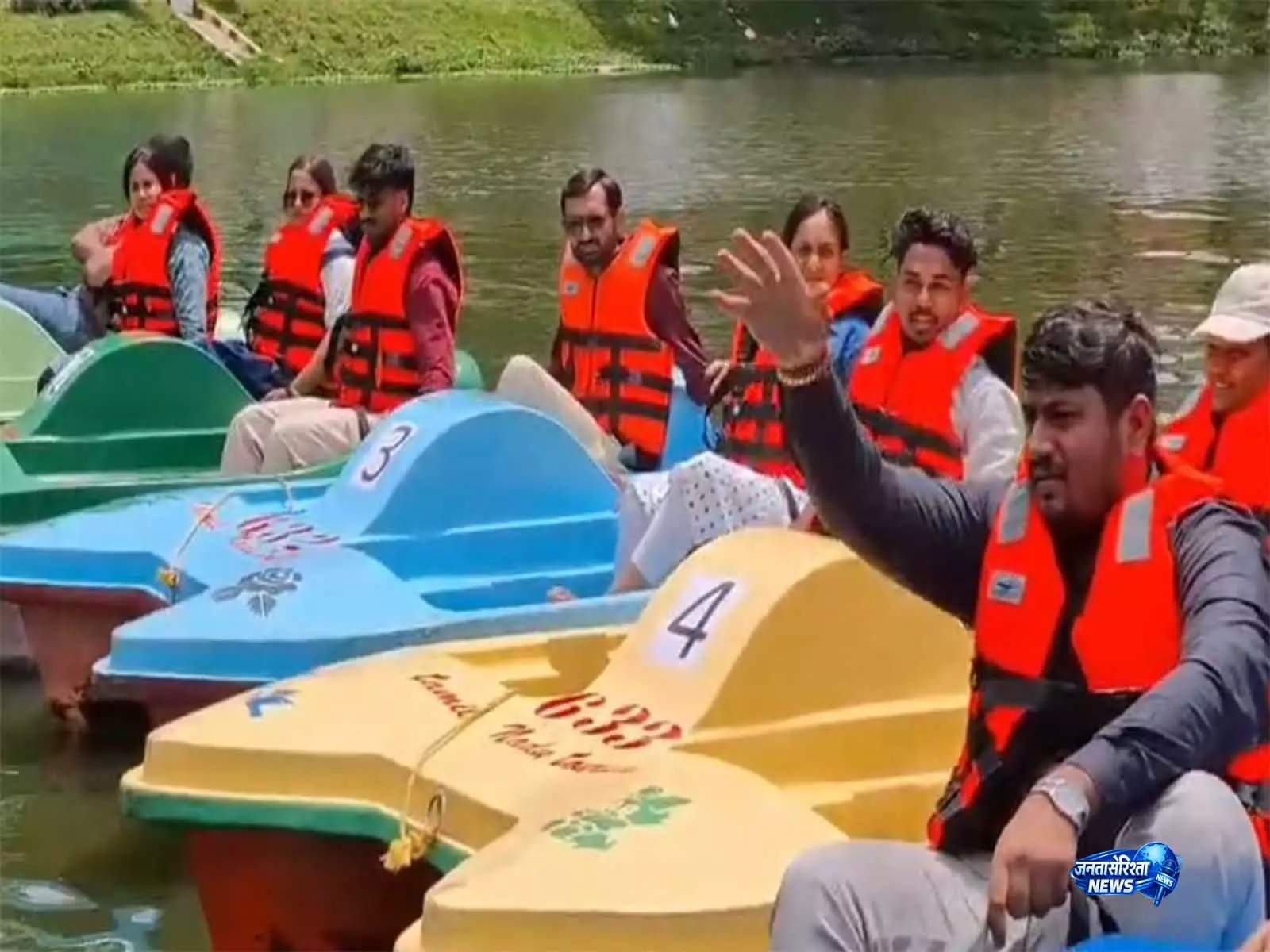 ऊटी बोट हाउस में Summer Festival के तहत नौका दौड़ का आयोजन ऊटी बोट हाउस में Summer Festival के तहत नौका दौड़ का आयोजन
