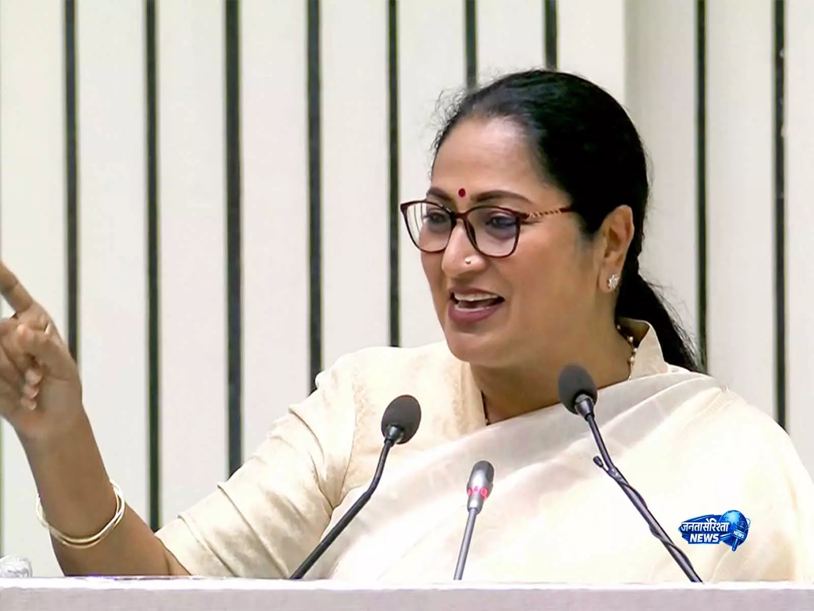 दिल्ली को विश्व-स्तरीय और जाम-मुक्त बनाना हमारा लक्ष्य है: CM रेखा गुप्ता दिल्ली को विश्व-स्तरीय और जाम-मुक्त बनाना हमारा लक्ष्य है: CM रेखा गुप्ता