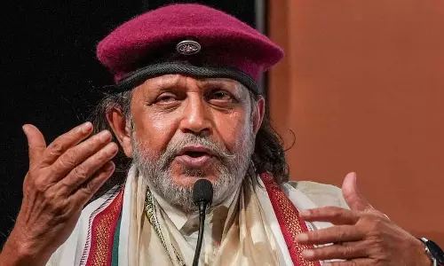एक्टर मिथुन चक्रवर्ती ने बांग्लादेशी सैनिकों को चेतावनी दी, बॉर्डर पर फेंसिंग कार्य में न डाले बाधा एक्टर मिथुन चक्रवर्ती ने बांग्लादेशी सैनिकों को चेतावनी दी, बॉर्डर पर फेंसिंग कार्य में न डाले बाधा